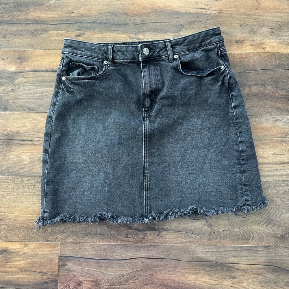 LOFT Black Denim Mini Skirt Raw Hem High Rise Grunge Y2K Size 4